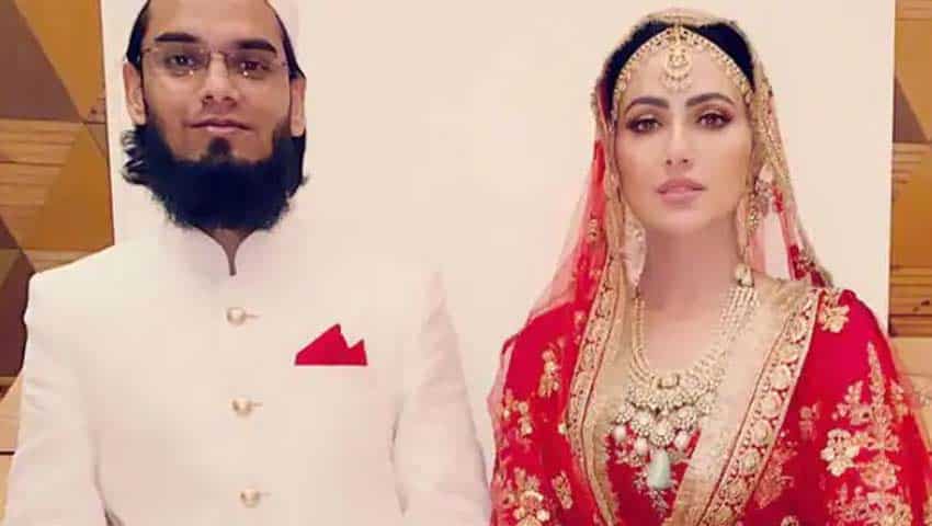 Sana Khan husband Mufti Anas wedding photo on Instagram goes viral |  'Married each other for sake of Allah' | Zee Business