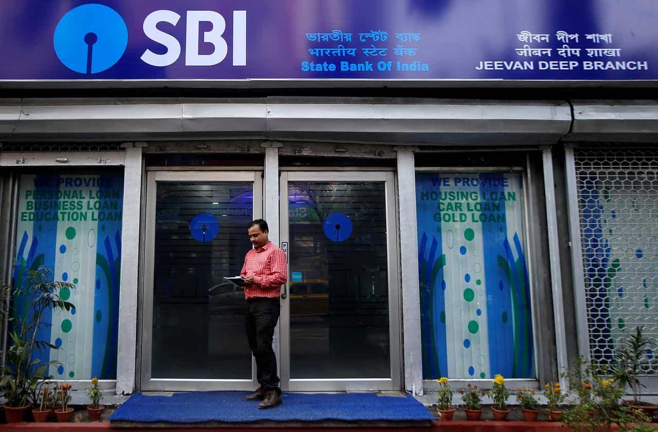 SBI account holder Must Maintain Distance From Others While Doing Physical Banking Transaction