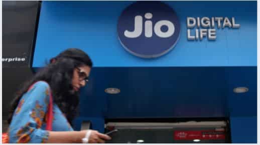 Reliance Jio Emergency Data loan facility LAUNCHED: Check price, data limit, recharge now and pay later functionality and other details—Avail this facility on My Jio app in 5 easy steps 