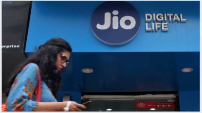 Reliance Jio Emergency Data loan facility LAUNCHED: Check price, data limit, recharge now and pay later functionality and other details—Avail this facility on My Jio app in 5 easy steps 