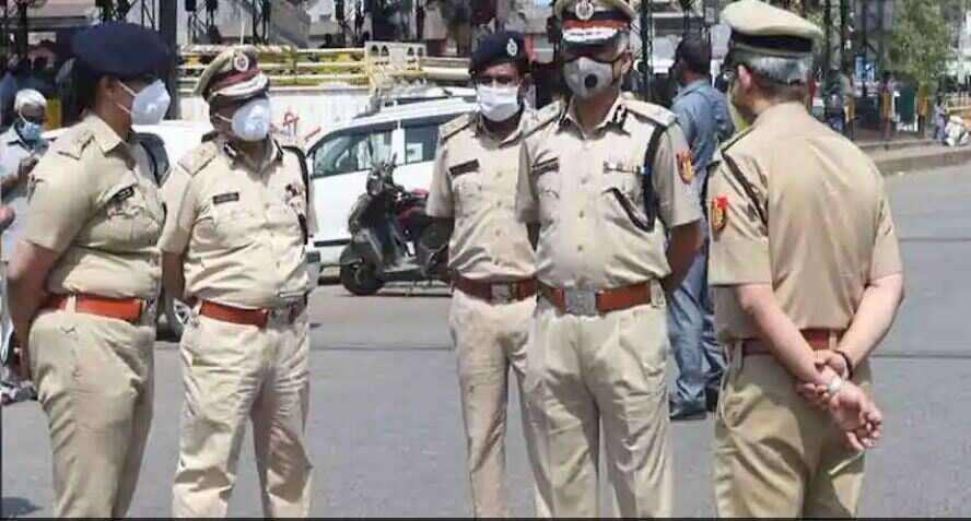 delhi-police-si-recruitment-exam-fraud-man-who-took-exam-in-place-of