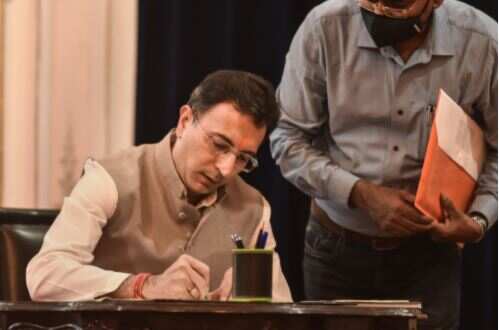 Yogi adds 7 new ministers including Jitin Prasada ahead of polls