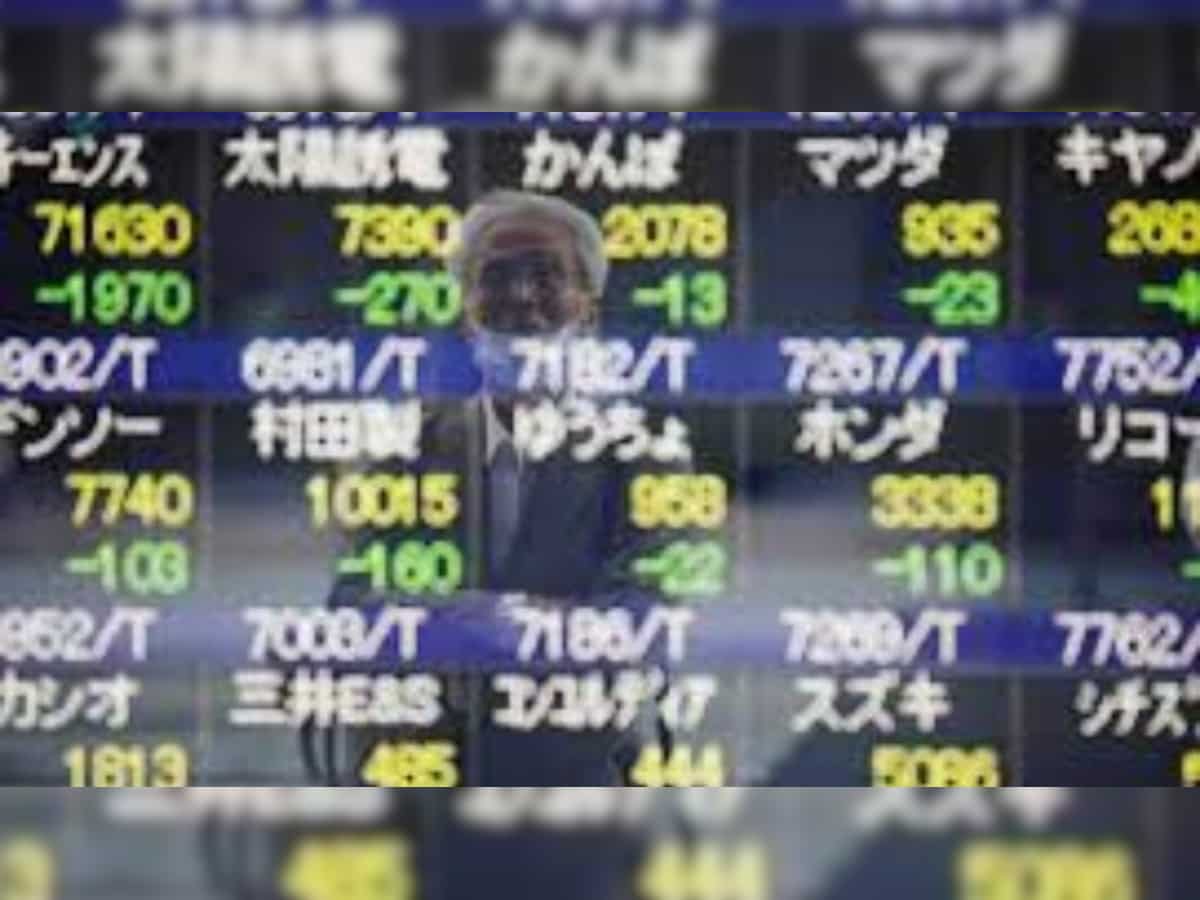 Global stocks rally after tech sell-off, dollar gains