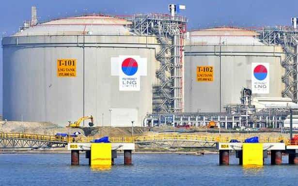 India's top gas importer sees LNG price surge spurring long-term contracts