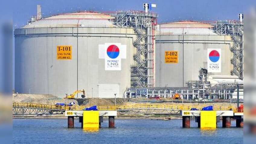 India's top gas importer sees LNG price surge spurring long-term contracts