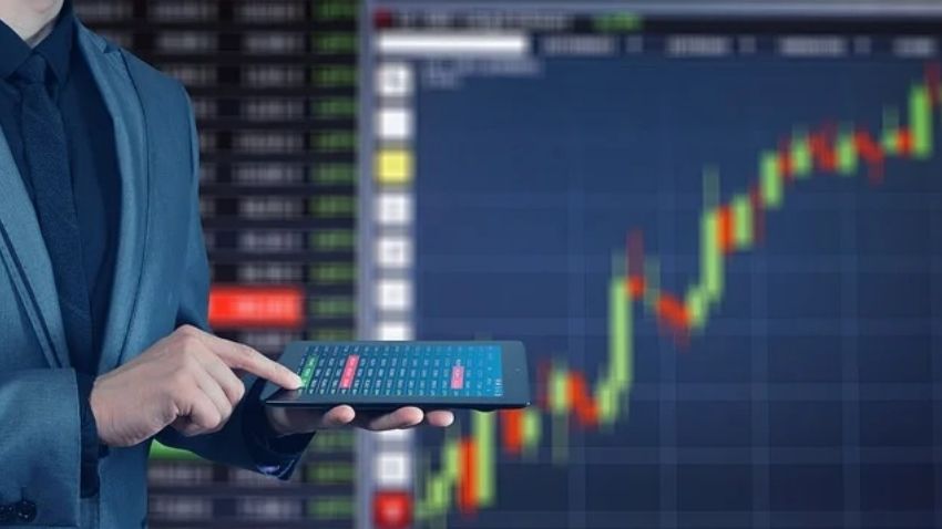 What made banking stocks lucrative for domestics MF houses in Q2? Analyst shares these five factors