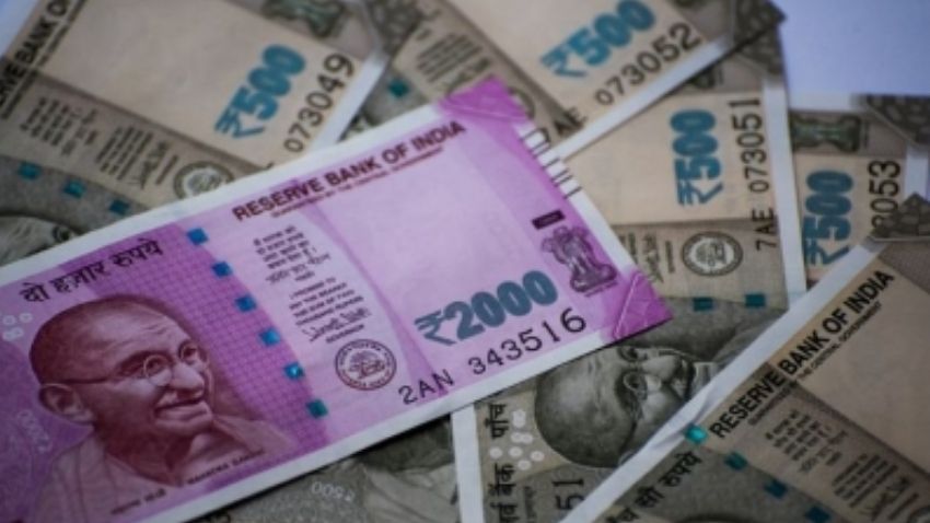 Rupee falls for 4th day, settles 6 paise