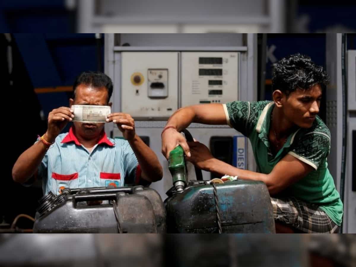 Petrol price goes below Rs 100 in Delhi