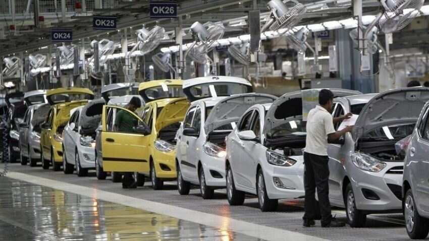 Auto industry hopes for smooth ride in New Year after a bumpy 2021 