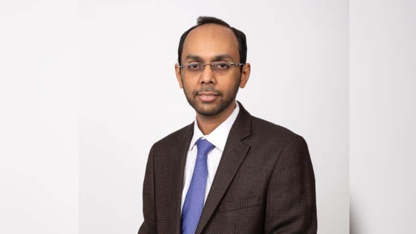 Dalal Street Voice: We advise investors to approach small & midcap space with caution in 2022: Vinay Paharia of Union AMC