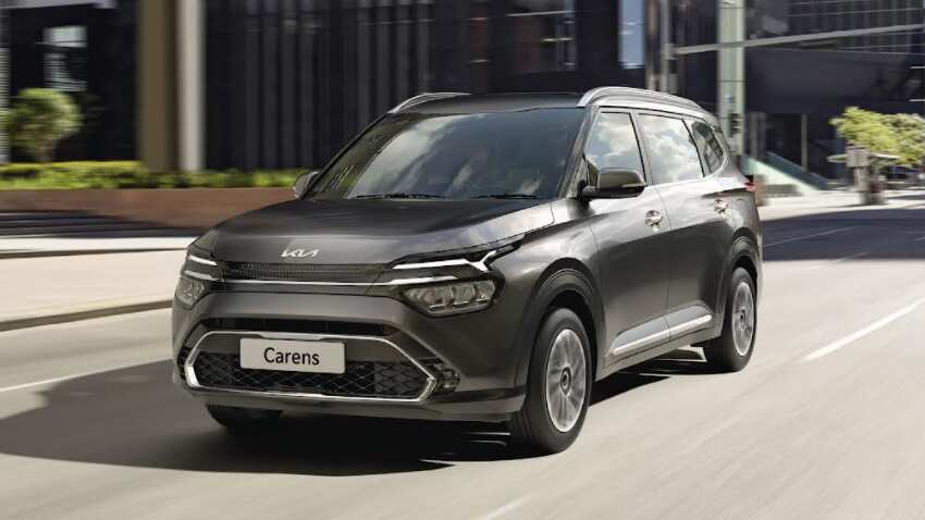 Kia Carens: Launched! Amazing pics - 19 variants, 37 paisa/km maintenance cost, robust safety features and more - Check full price list