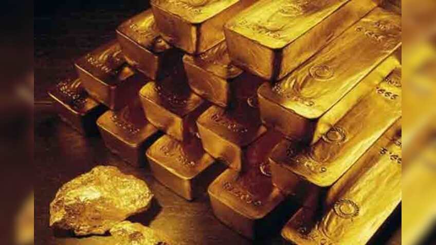 Gold poised for weekly gain as Ukraine crisis spurs safe-haven demand