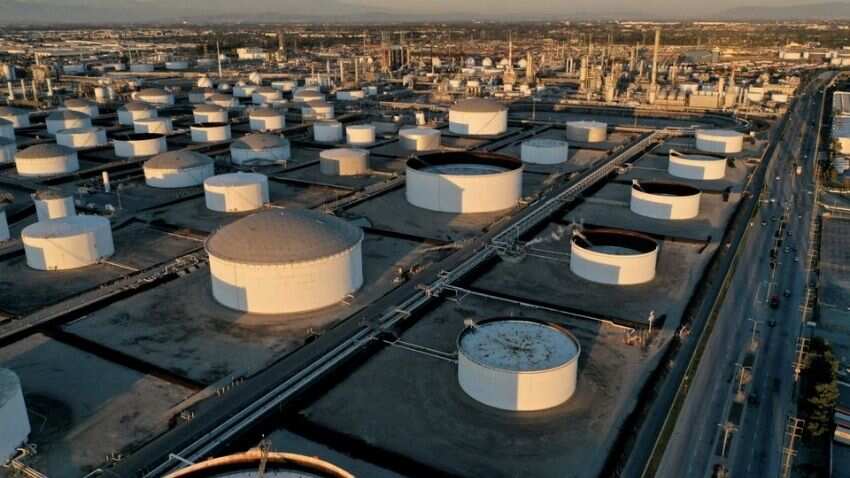 Oil rises on supply tightness despite "constructive" Ukraine-Russia talks