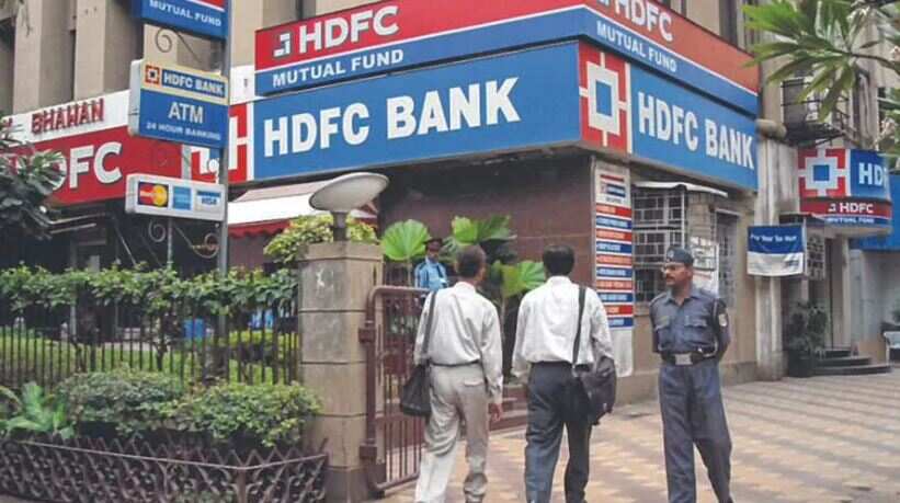 Hdfc Bank To Raise Rs 50 000 Cr Via Bonds Re Appoints Renu Karnad As