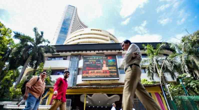Closing Bell: Nifty ends near 17,100, Sensex slips over 450 points; energy, media stocks top laggards