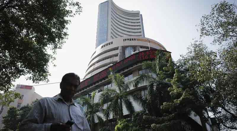Closing Bell: Nifty ends below 15,800, Sensex sheds around 150 points; Tata Motors, M&M, Sun Pharma gain in weak market 