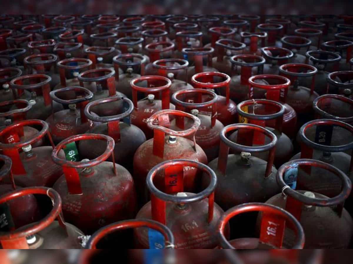 LPG Cylinder Price: 19 kg commercial cooking gas