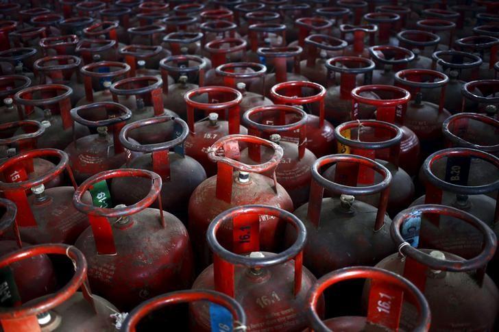 LPG Cylinder Price: 19 kg commercial cooking gas