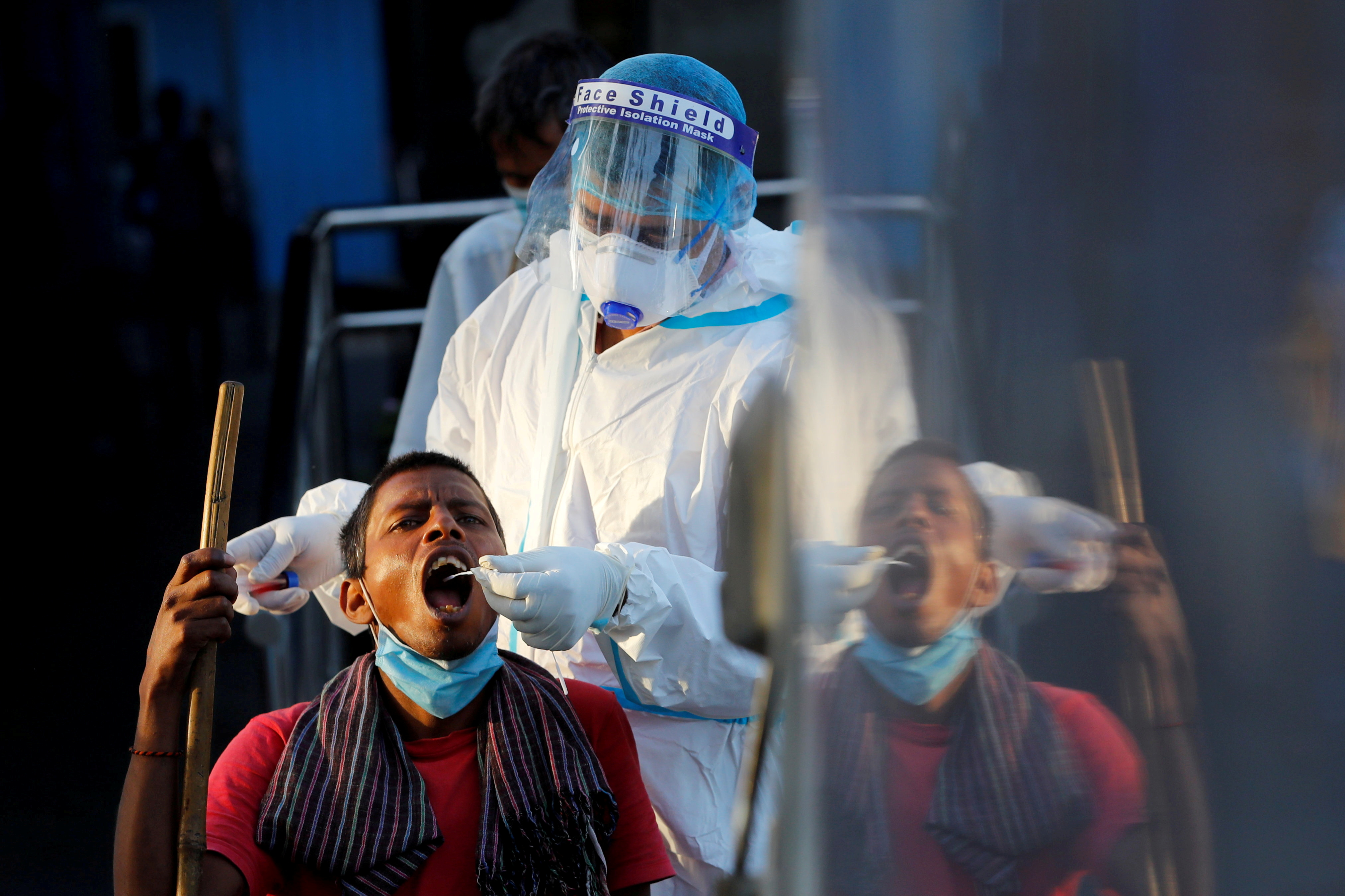India logs 9,923 fresh COVID-19 cases