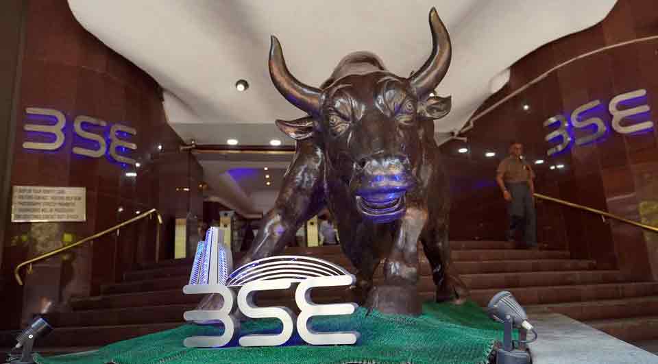 Closing Bell: Nifty above 15550, Sensex gains over 400 points; auto stocks shine as index gains around 4.5% 