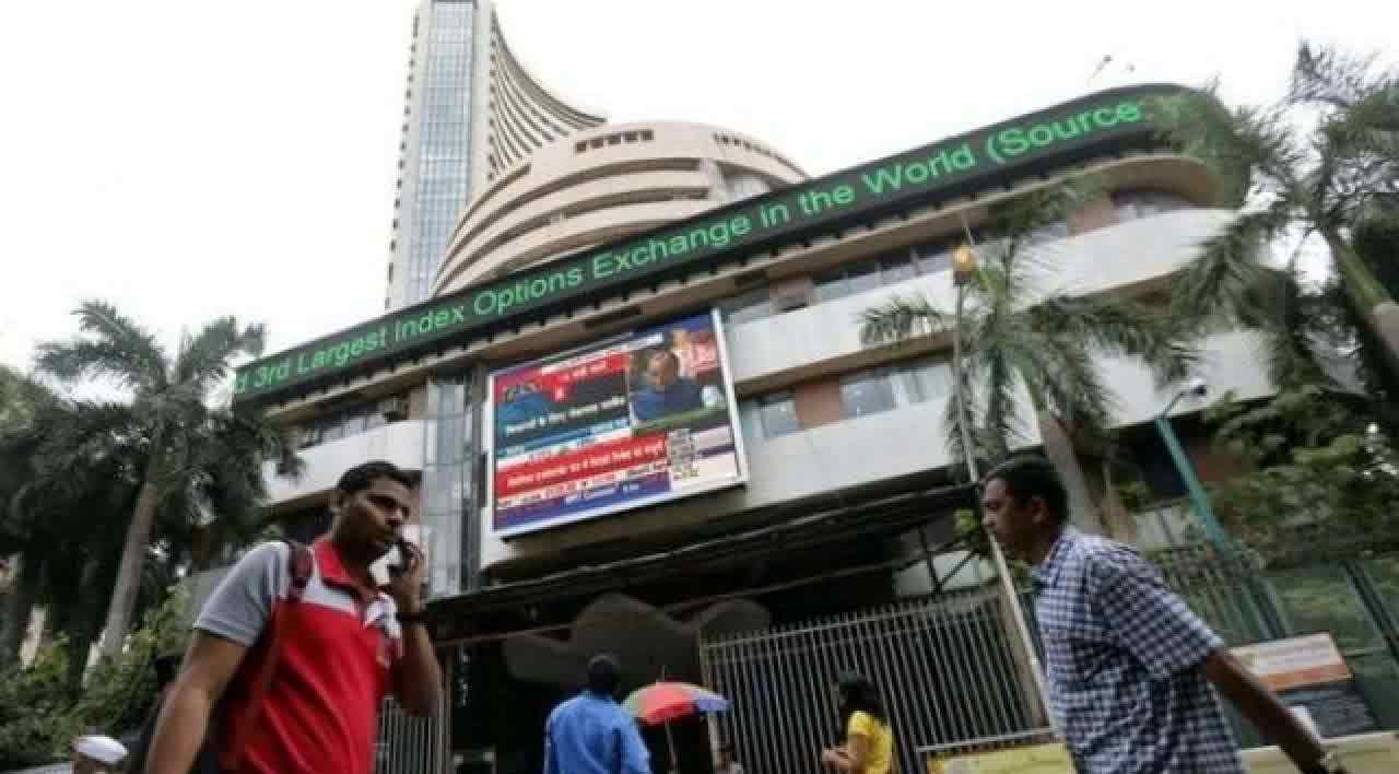 Closing Bell: Nifty near 15,700, Sensex adds over 400 points; IT stocks decline in positive market  