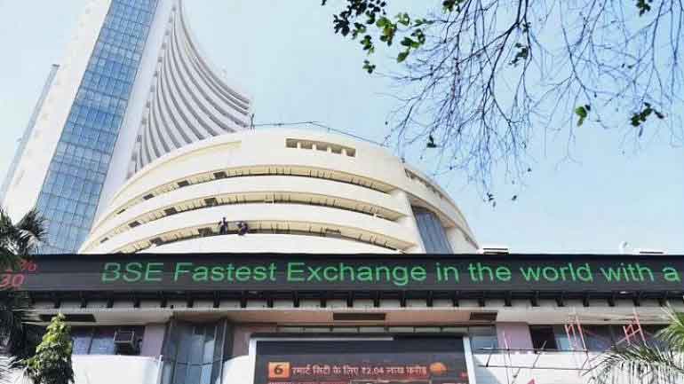 Closing Bell: Nifty below 15,800, Sensex ends flat; Metal, IT, auto stocks top losers  