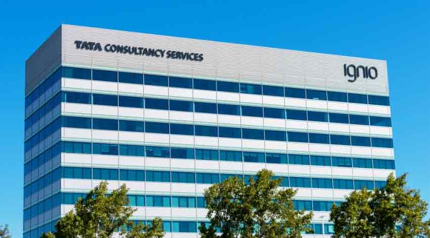 TCS falls nearly 5% on missing estimates in