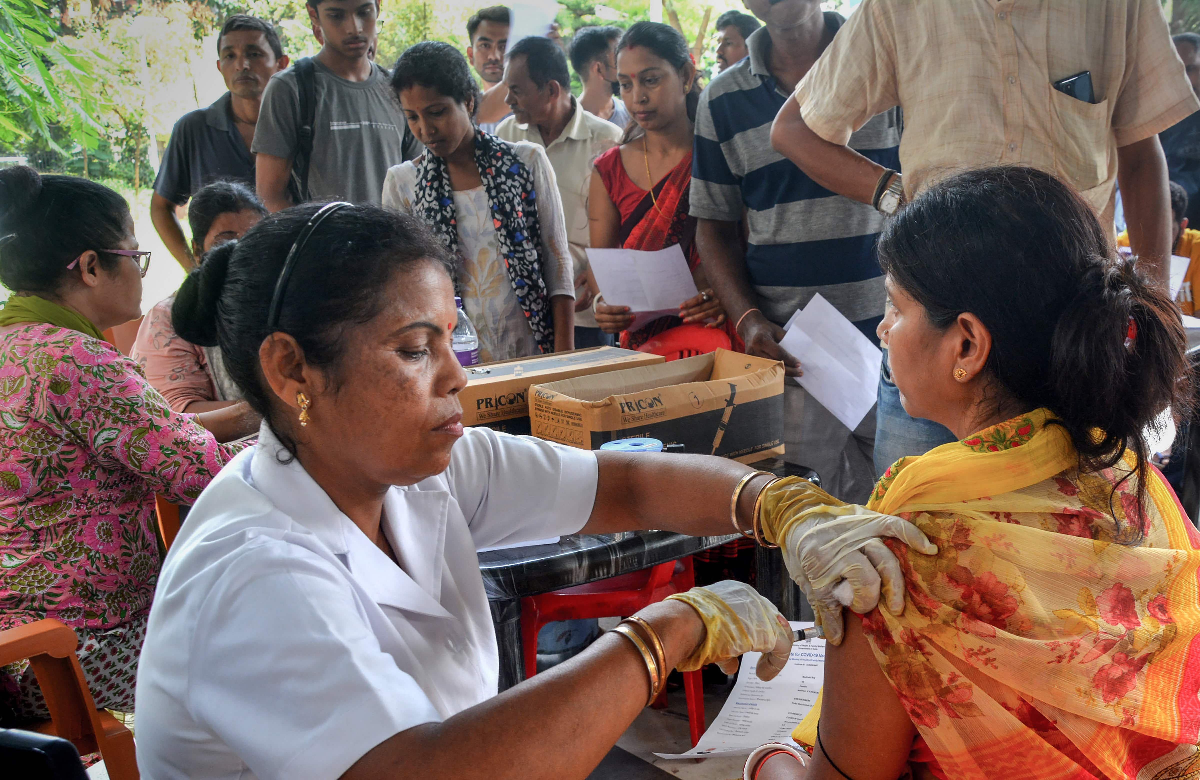 PM Modi Lauds Efforts Of Vaccinators As India Crosses 200 Crore Vaccine   190690 Pti07192022000112b 