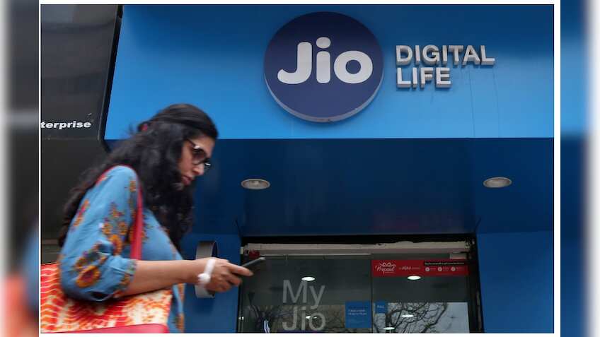 Reliance Jio Q1 net profit rises 24% to Rs 4,335 cr as tariff hikes boost realisations
