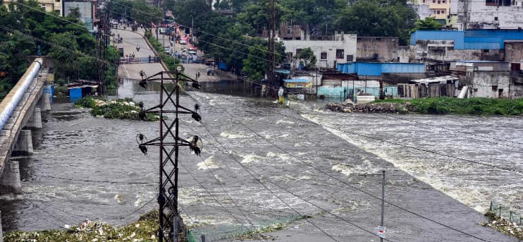 Heavy rains in Kerala: 6 dead, red alert in many districts; schools, colleges shut