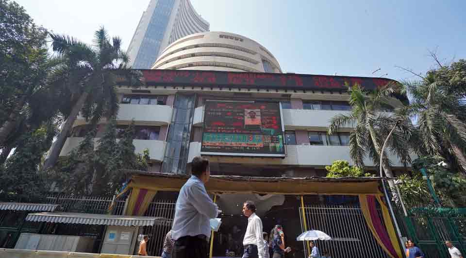 Closing Bell: Nifty near 17,400, Sensex gains over 200 points; Market extends rally to 6th session, IT stocks shine
