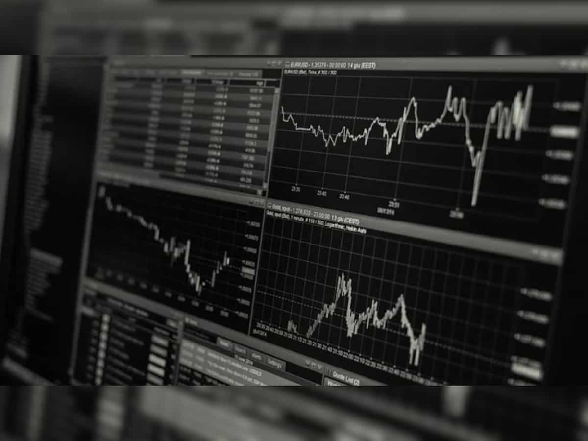 What does P/E ratio tells about a stock?