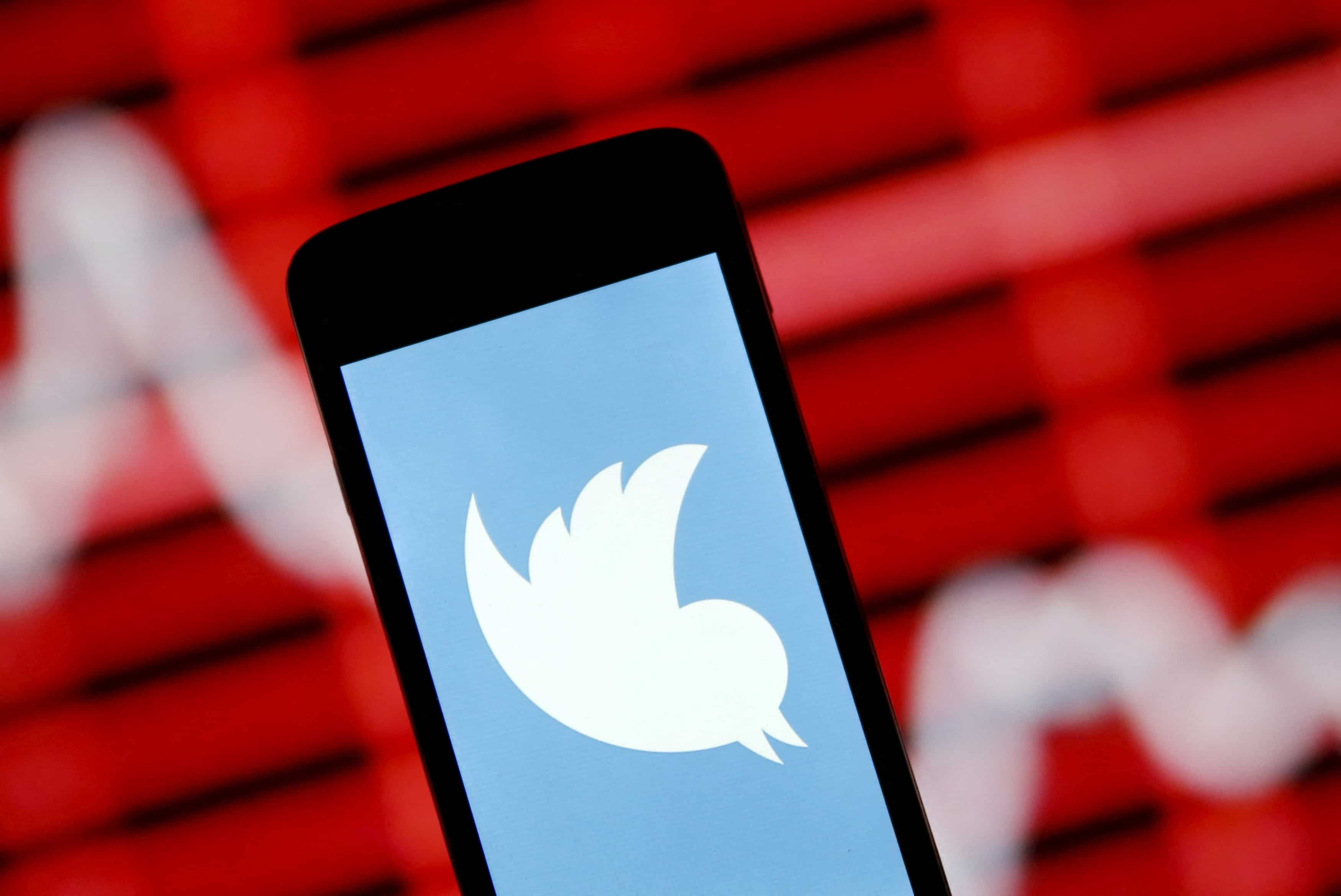 twitter-fixes-bug-that-exposed-at-least-54-lakh-accounts-zee-business