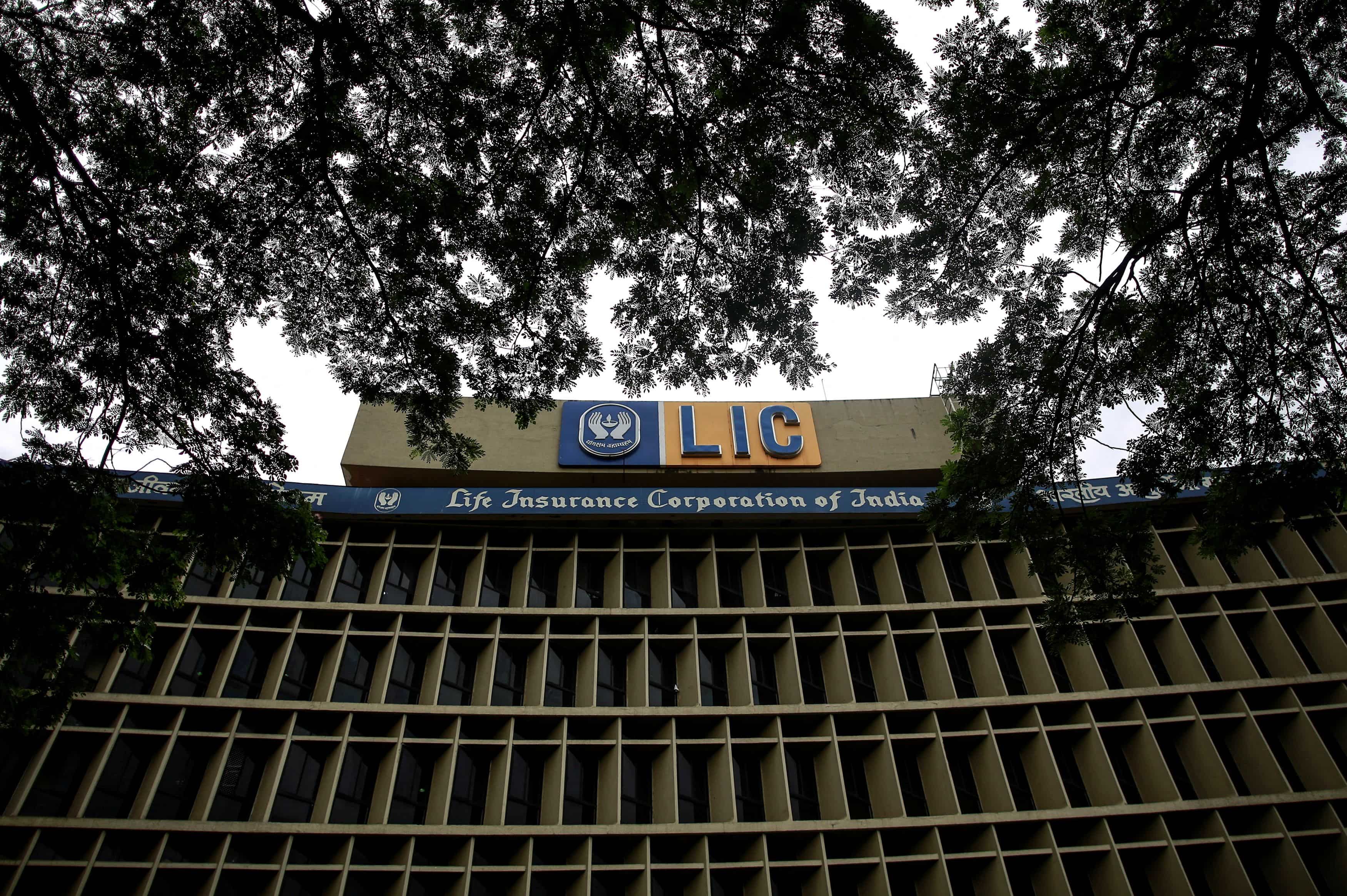LIC offloads 2% stake in this blue chip company, stock slides - Details 