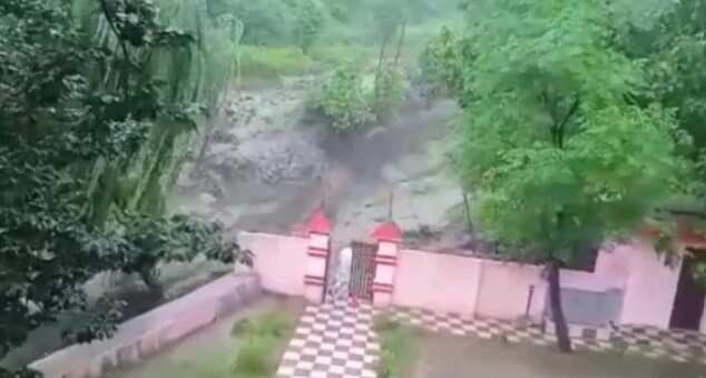 J&K Cloudburst | Two Dead In Cloudburst, Landslides In J&K's Ramban, Watch This Video For Details