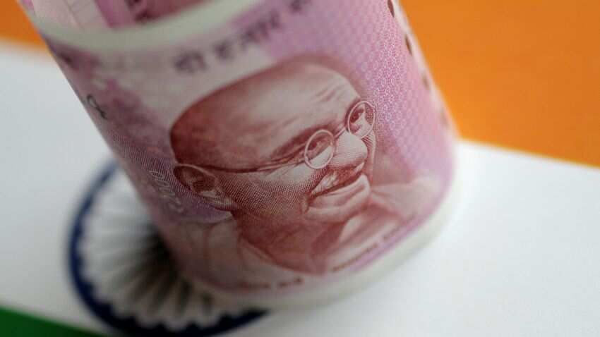 Rupee vs Dollar: Indian currency falls 4 paise to 79.88 against $ 