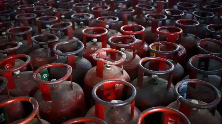 Good news! Commercial LPG cylinder price cut by whopping Rs 91.50 - check rates in your city
