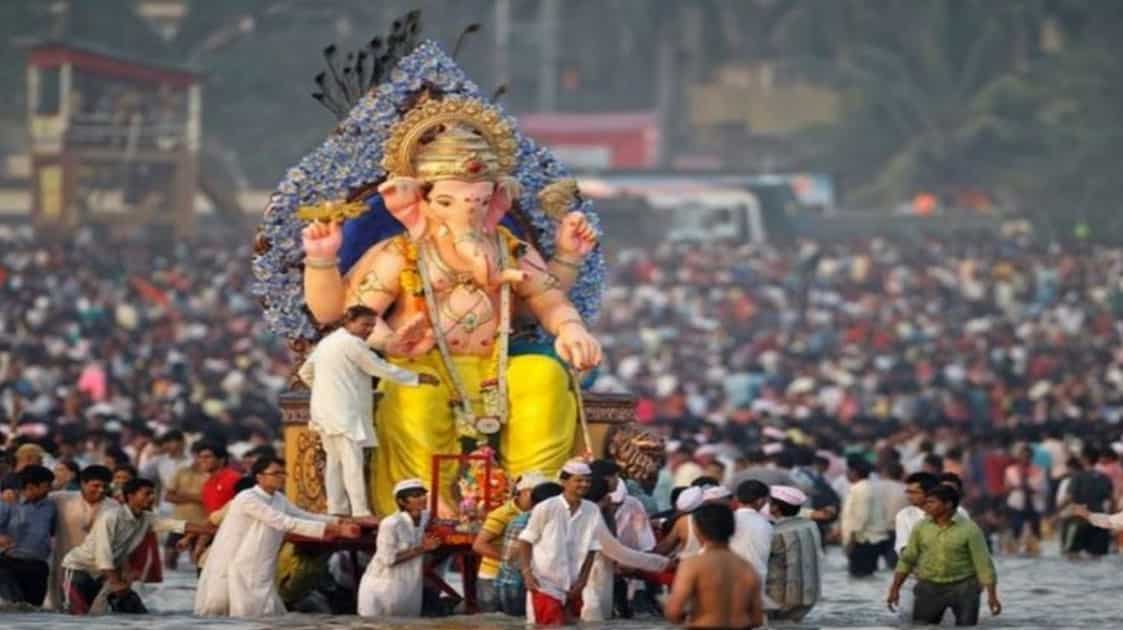 Ganpati Visarjan In Mumbai: Ground Report From Girgaon Chowpatty On The Ocassion Of Ganpati Visarjan