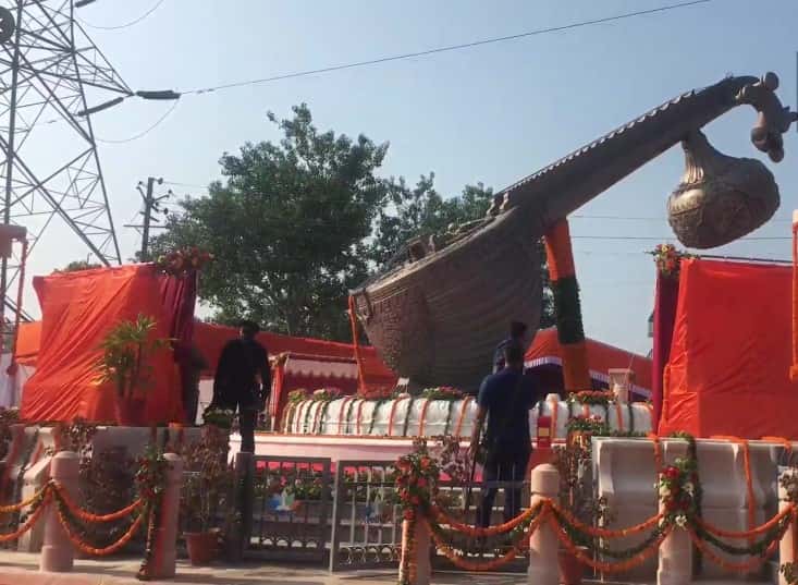 Giant veena was made by Padma Shri awardee Ram Sutar