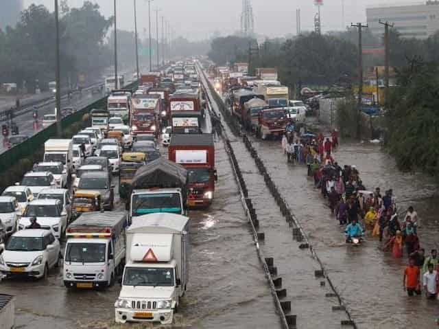Weather update:  Traffic jams abound due to waterlogging in Delhi-NCR; 9 killed in rain-related incidents in UP, alert sounded for Tamil Nadu