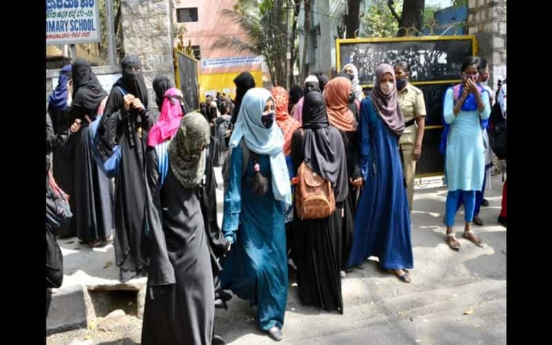 Karnataka Hijab Ban Case: Supreme Court Delivers Split Verdict | Zee ...