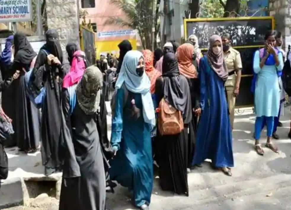 Karnataka Hijab Ban Case: Supreme Court Delivers Split Verdict | Zee ...