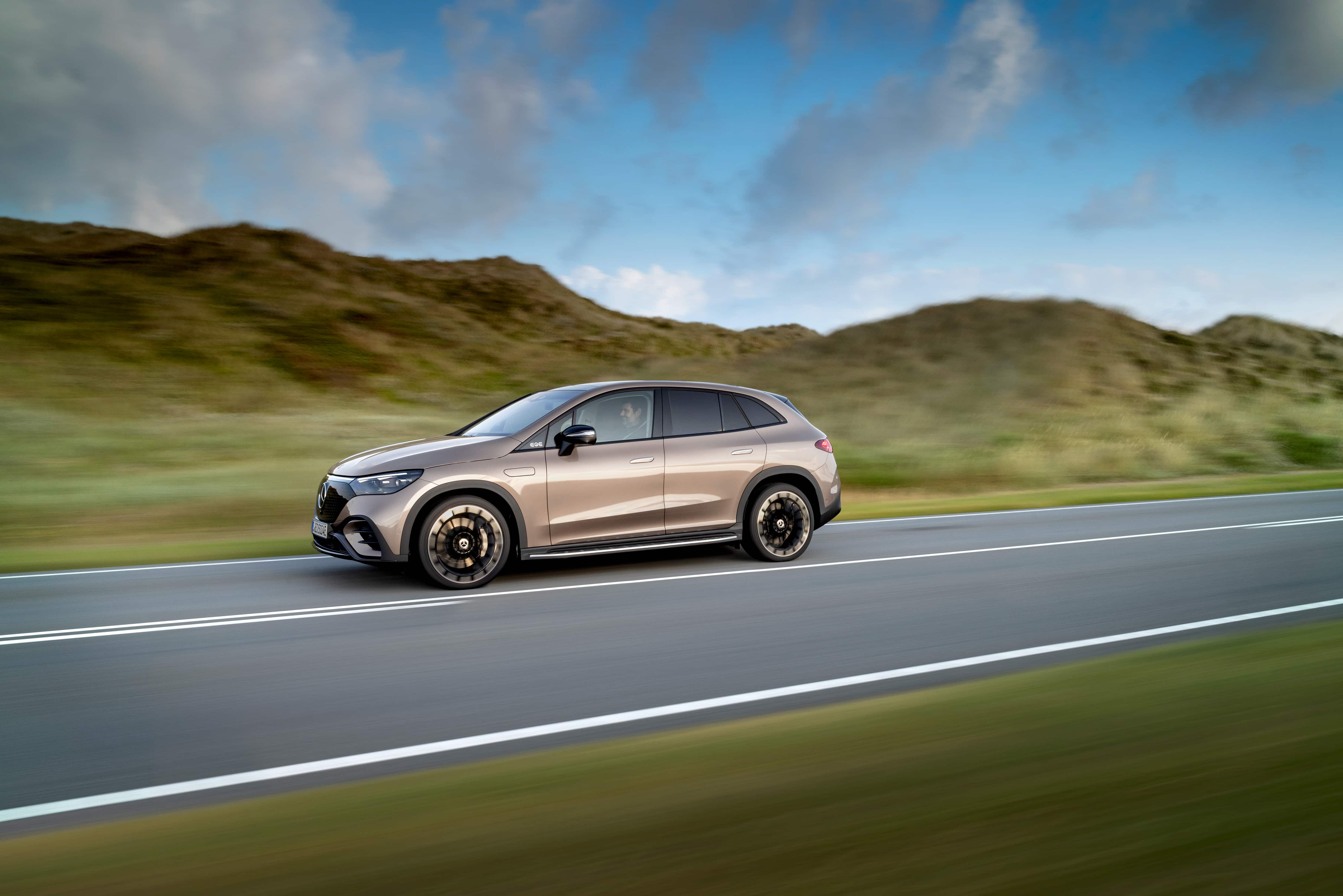2023 Mercedes EQE SUV: Features