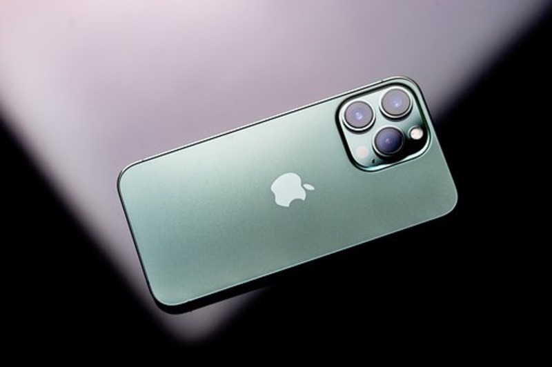 Apple results: Tech giant's earnings rise as company