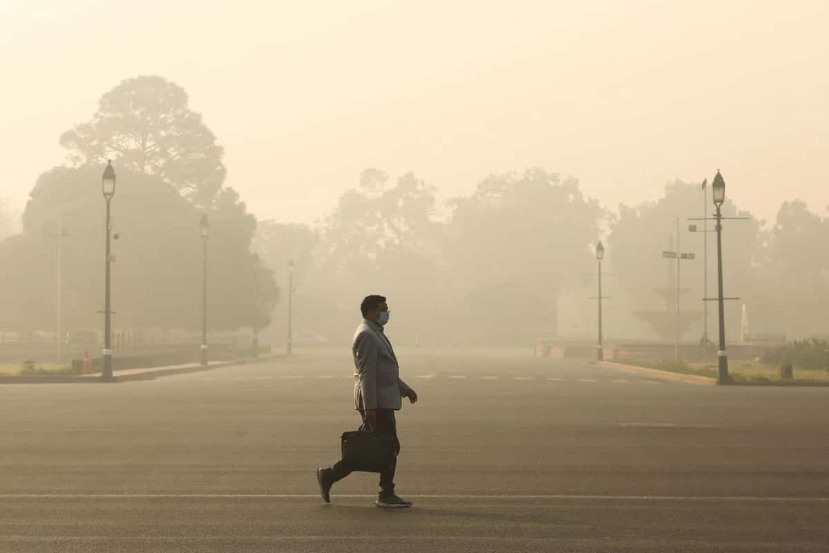 Delhi bans BS3/BS4 diesel vehicles as air quality plummets, violation attract Rs 20,000 fine