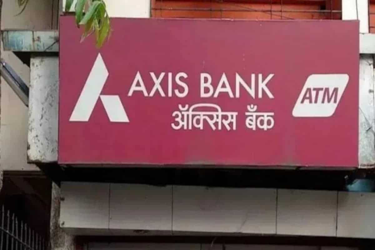 Axis Bank dips as government offloads entire 1.55% stake