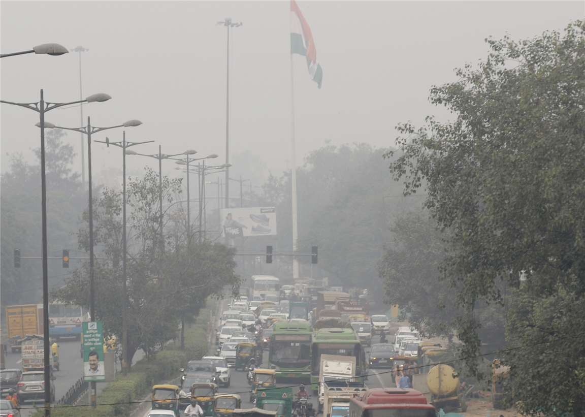 Delhi's air quality remains 'very poor', min temperature settles at 12.6 degree celsius 
