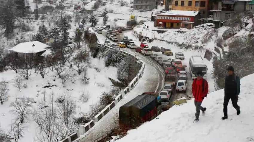 Snowfall In Manali 2022 News Dip In Temperatures As J K Himachal   210950 Reutrs 