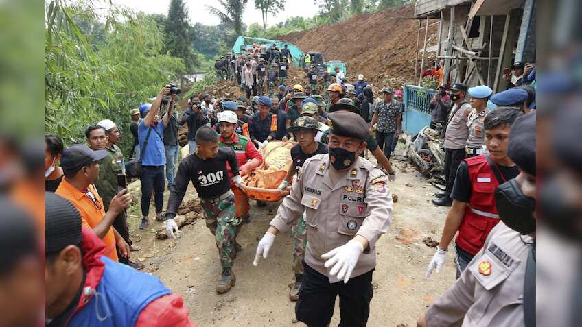 Indonesian rescuers search through the rubble of quake; 268 dead
