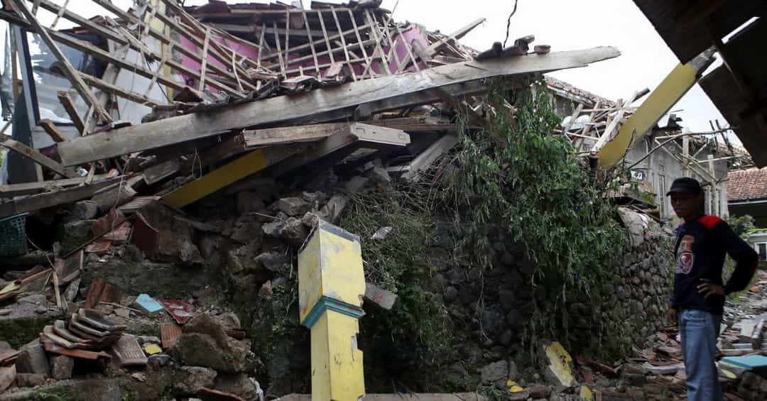 Korban tewas gempa bumi Indonesia mencapai 310 karena lebih banyak mayat ditemukan